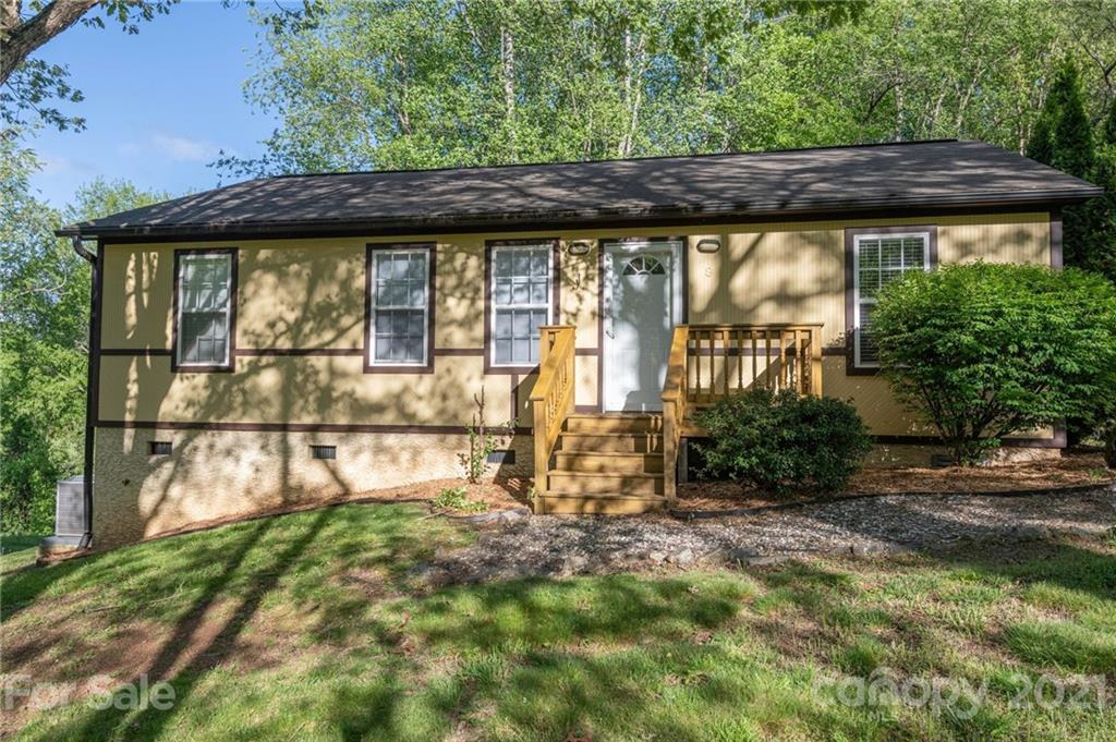 8 Crestview Ct., Asheville, NC 28806