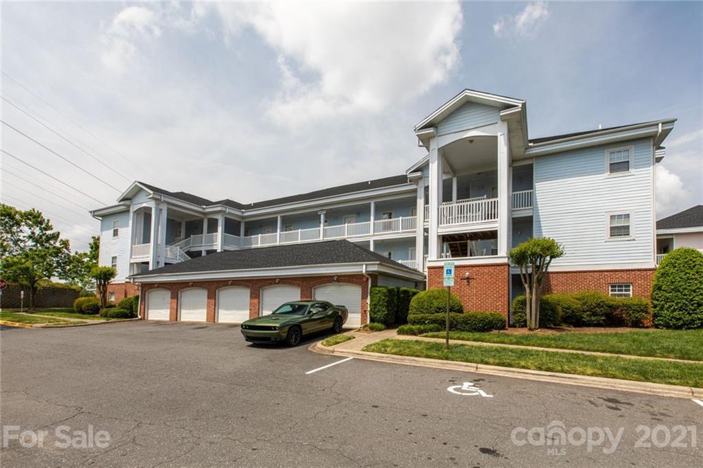 8637 Coralbell Ln., Charlotte, NC 28213