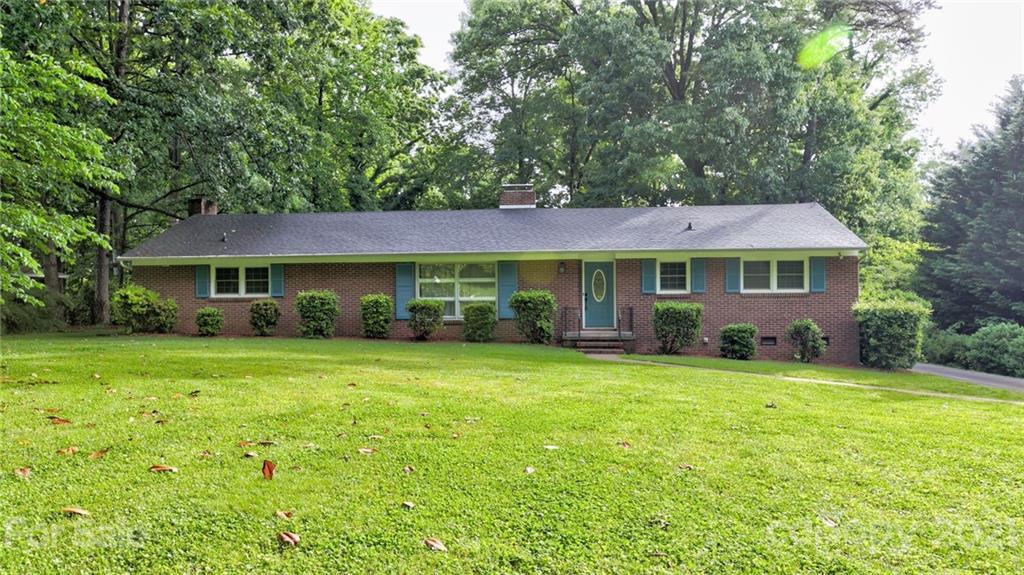 1636 Carolina Cir., Gastonia, NC 28054