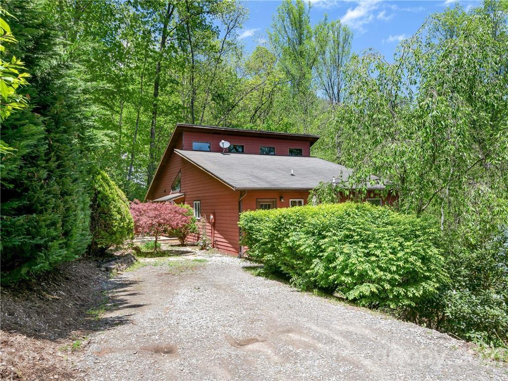 621 Trout Cove Rd., Waynesville, NC 28785