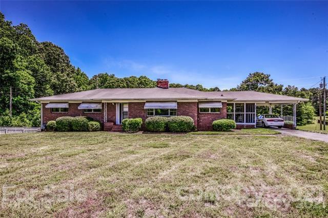 1877 Mecklenburg Hwy., Mooresville, NC 28115