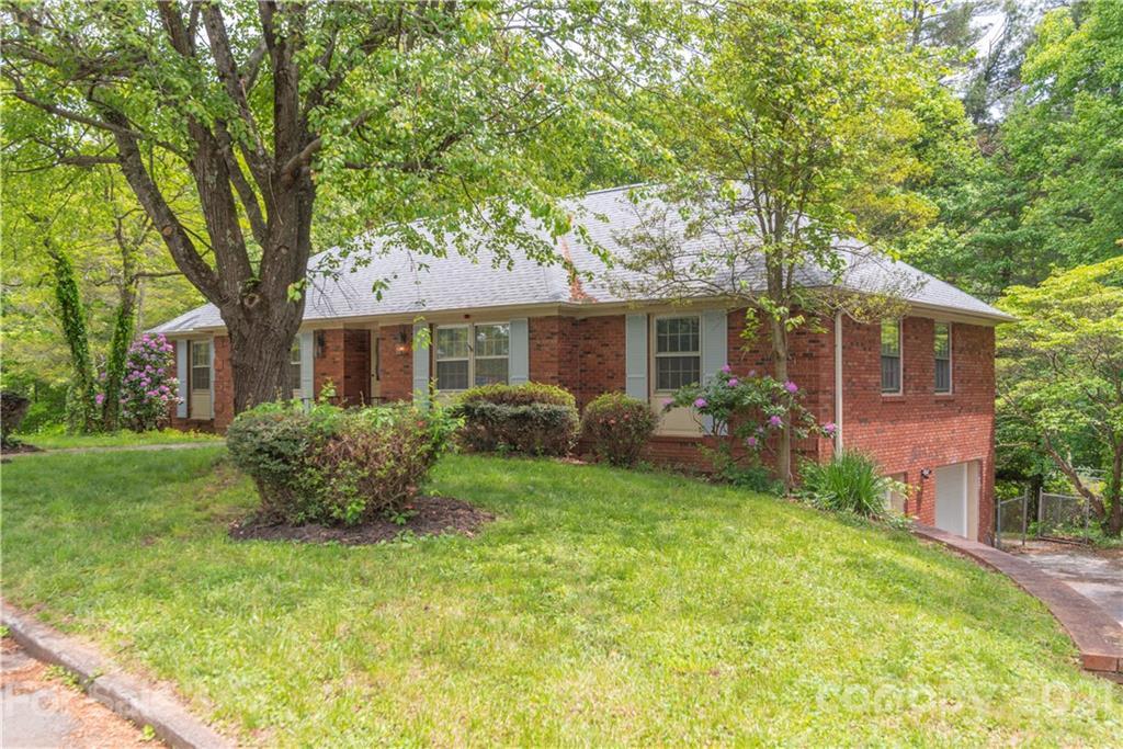 15 Blueberry Hill Rd., Asheville, NC 28804