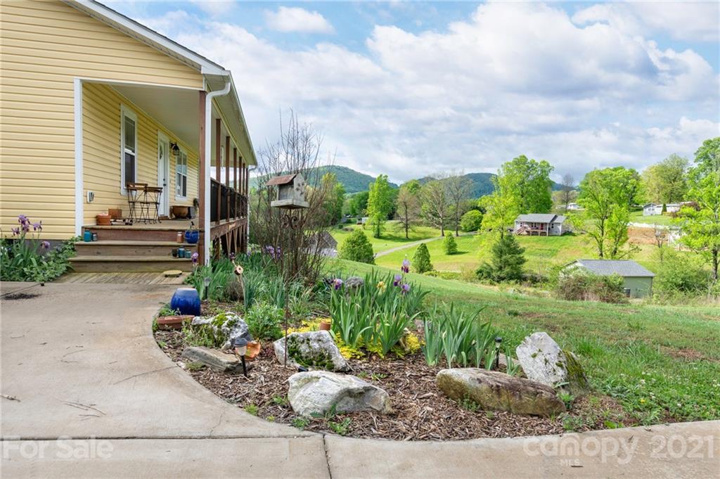 25 Danielbrooke Dr., Asheville, NC 28806