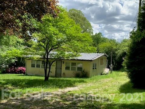 151 Prosperity Ave., Hendersonville, NC 28792