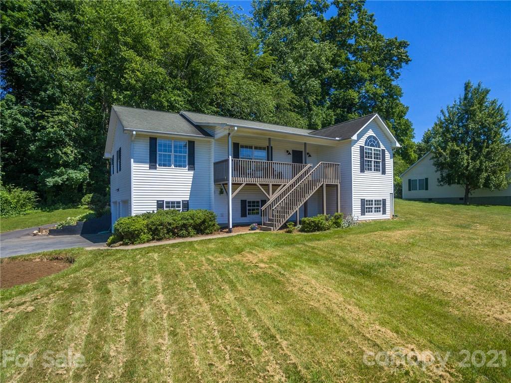 37 N Willow Brook Dr., Asheville, NC 28806