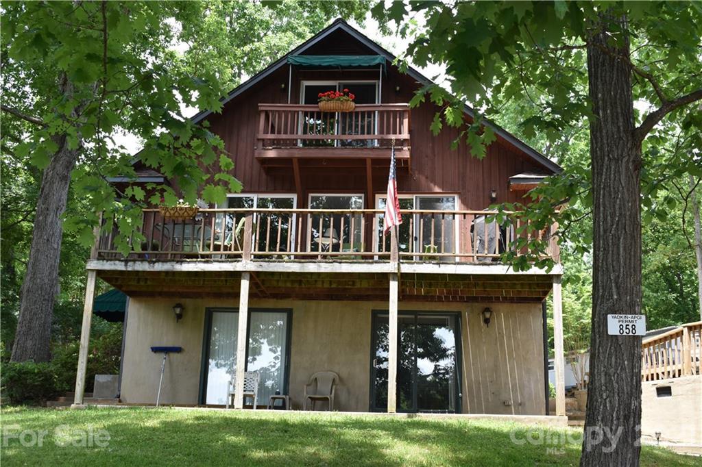 758 Shoreline Rd., Badin Lake, NC 28127