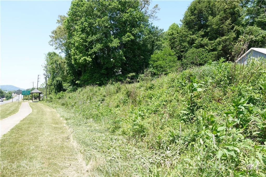 6 Goldmont St., Black Mountain, NC 28711