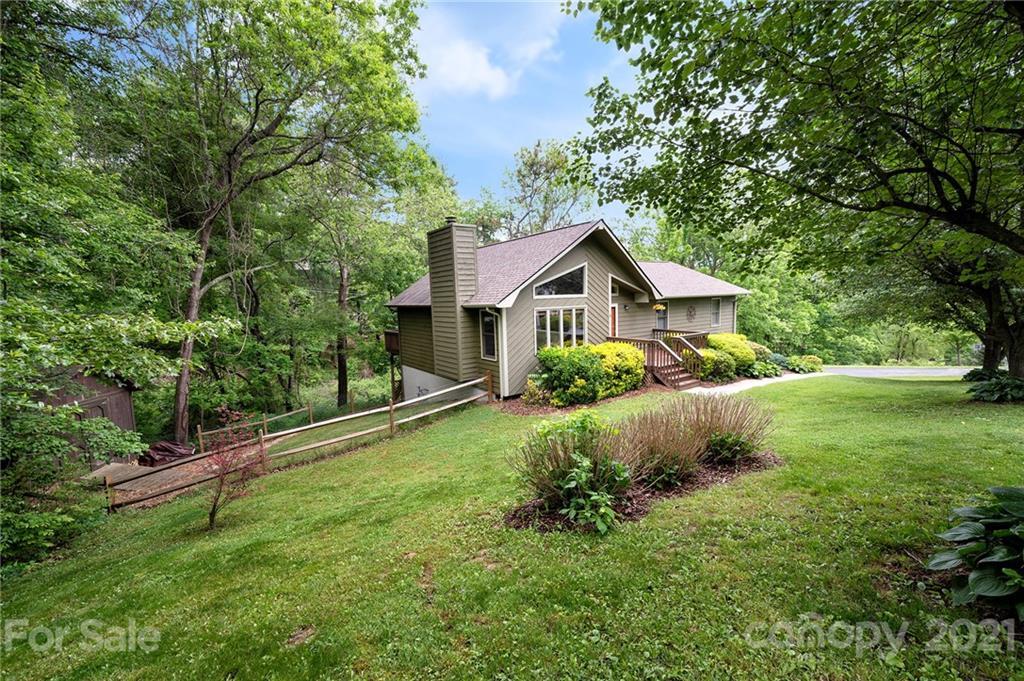 5 Tiffany Ln., Asheville, NC 28804