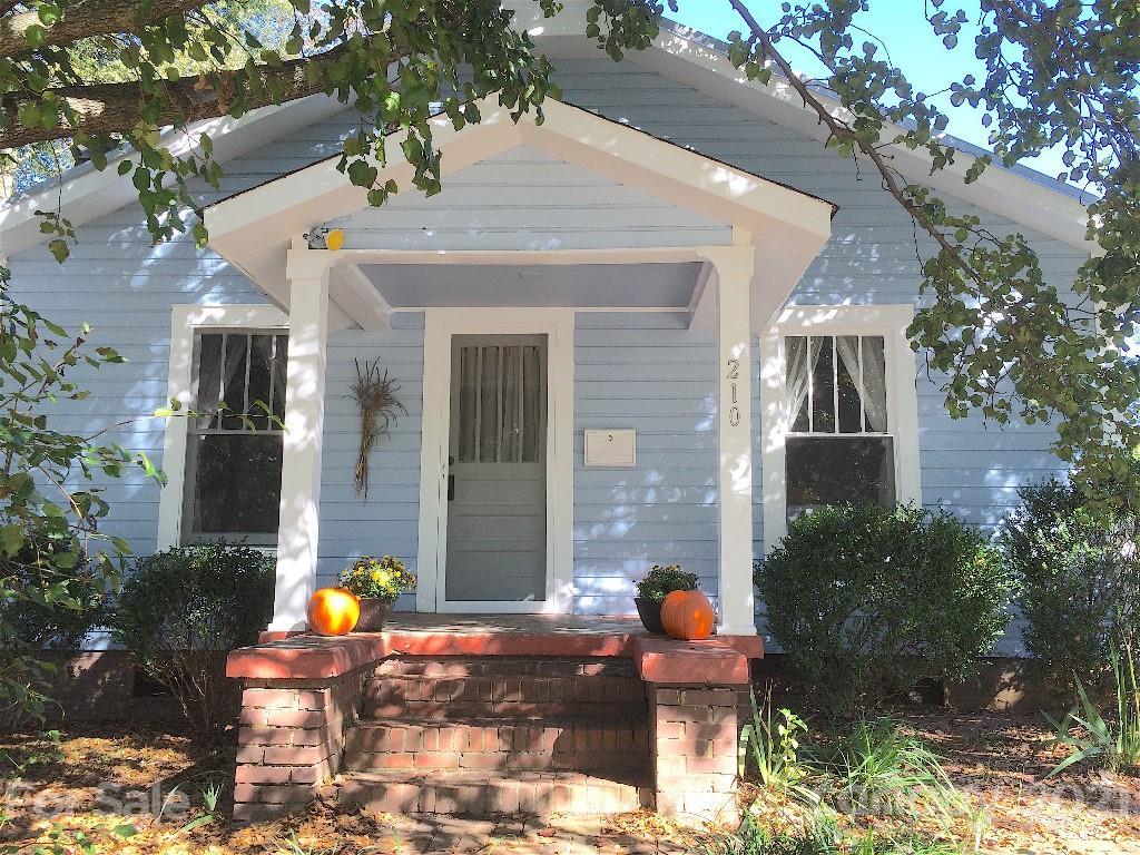 210 Mcneely Ave., Mooresville, NC 28115