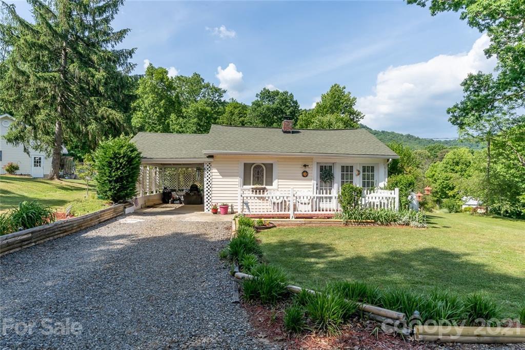 411 Dillingham Cir., Asheville, NC 28805