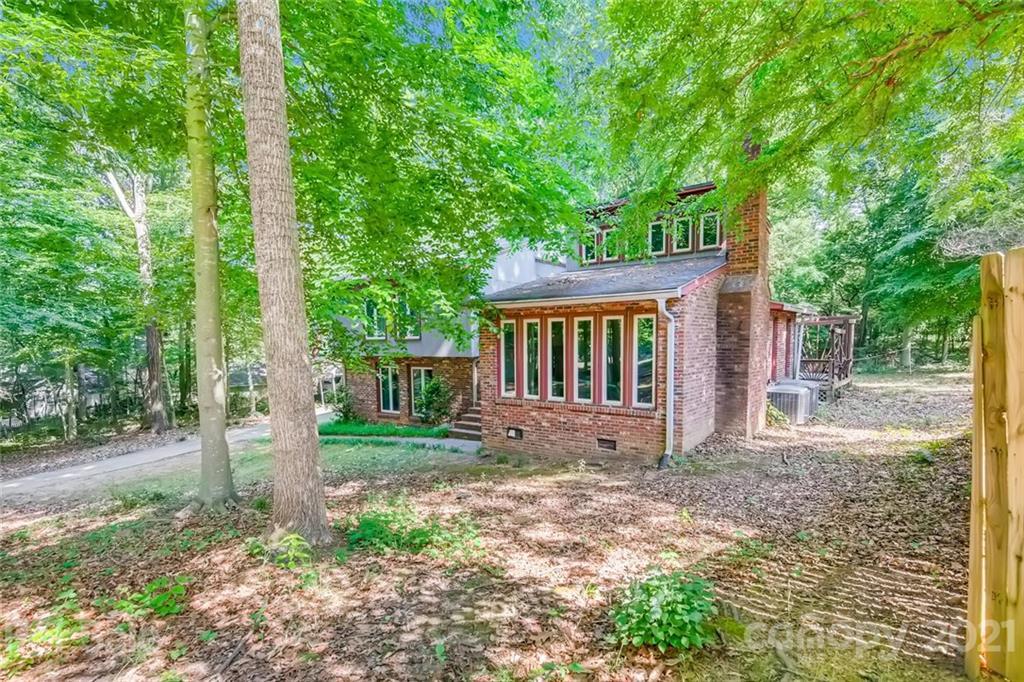 1111 Winterwind Ct., Charlotte, NC 28213