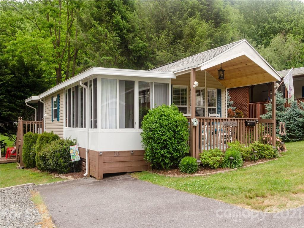 10 Valentine Dr., Maggie Valley, NC 28751