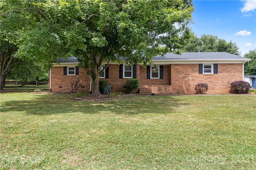 3701 Solen Dr., Harrisburg, NC 28075