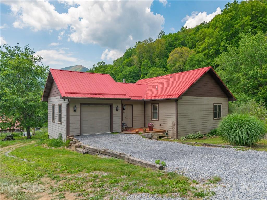 65 Dana Farm Rd., Maggie Valley, NC 28751