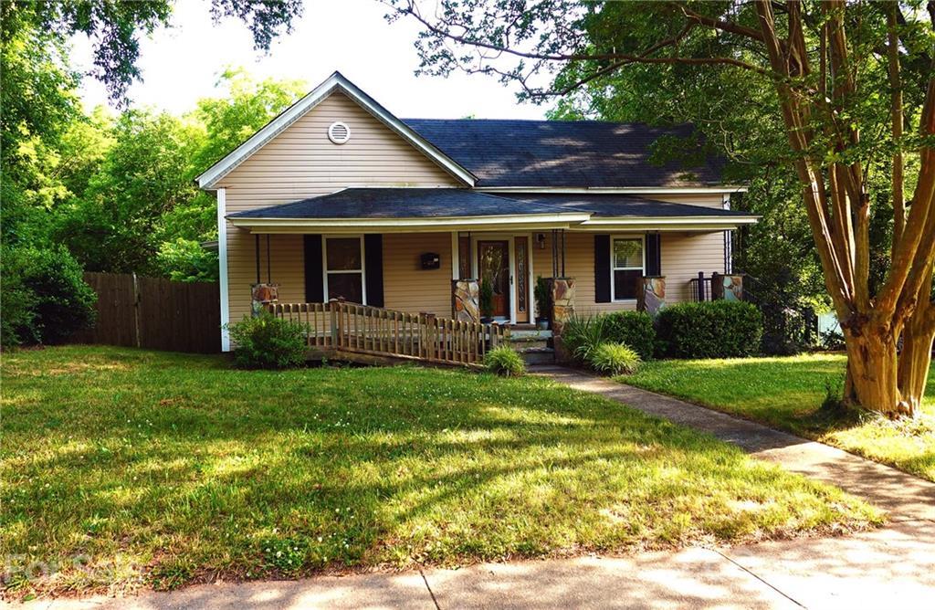 533 Iredell Ave., Mooresville, NC 28115