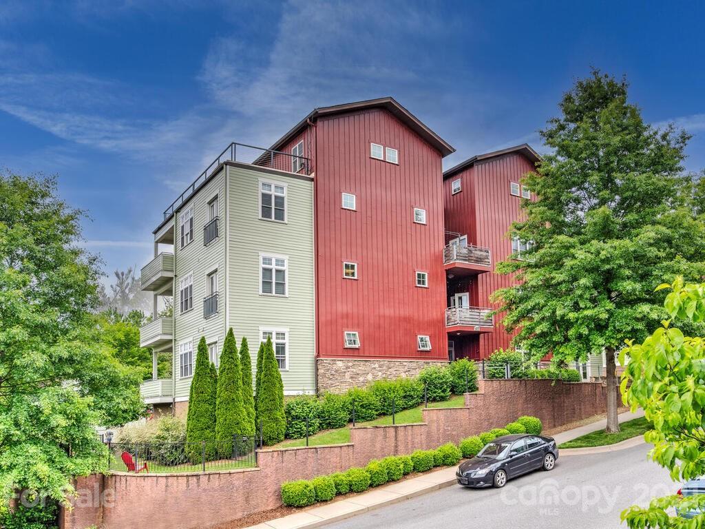 400 Skyloft Dr. #201, Asheville, NC 28801