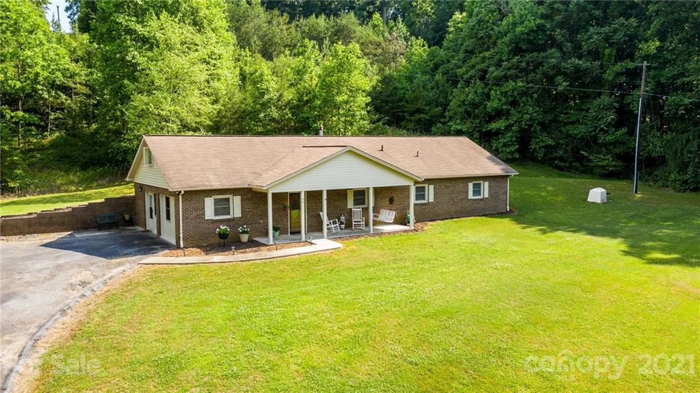 5515 Harris Farm Rd., Hickory, NC 28602