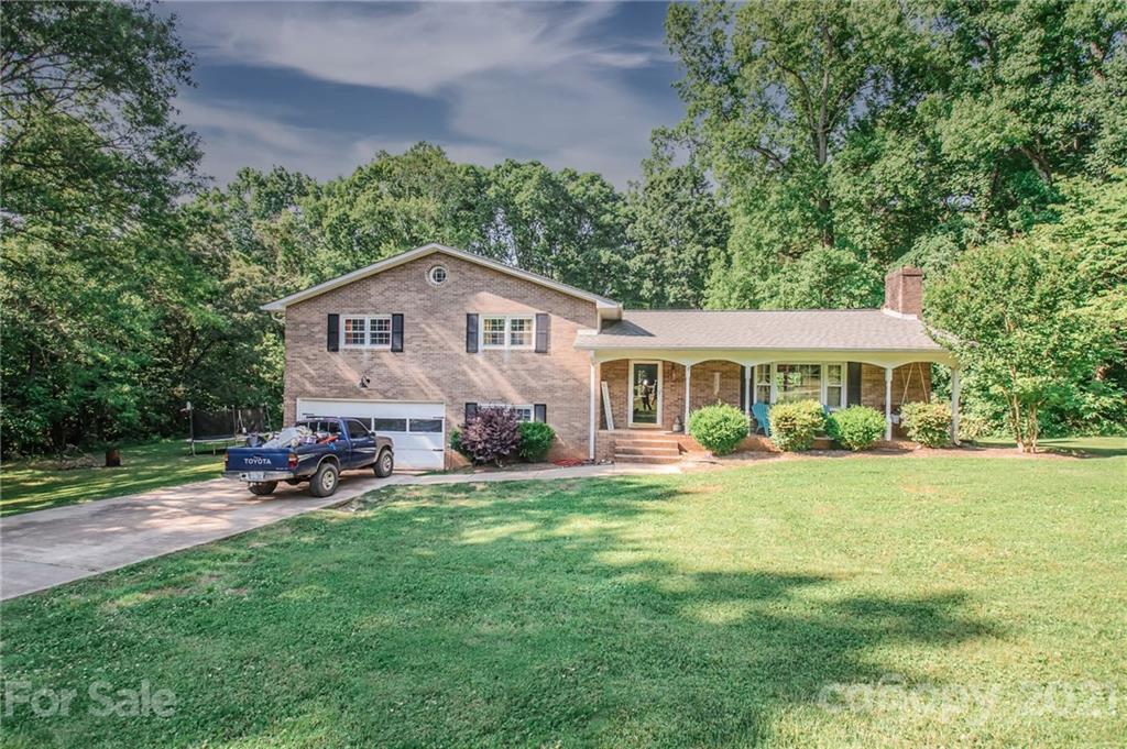 551 Starnes Farm Rd., Kannapolis, NC 28081