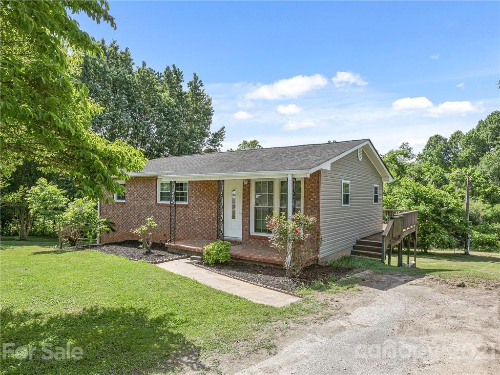 662 Sand Hill Rd., Asheville, NC 28806