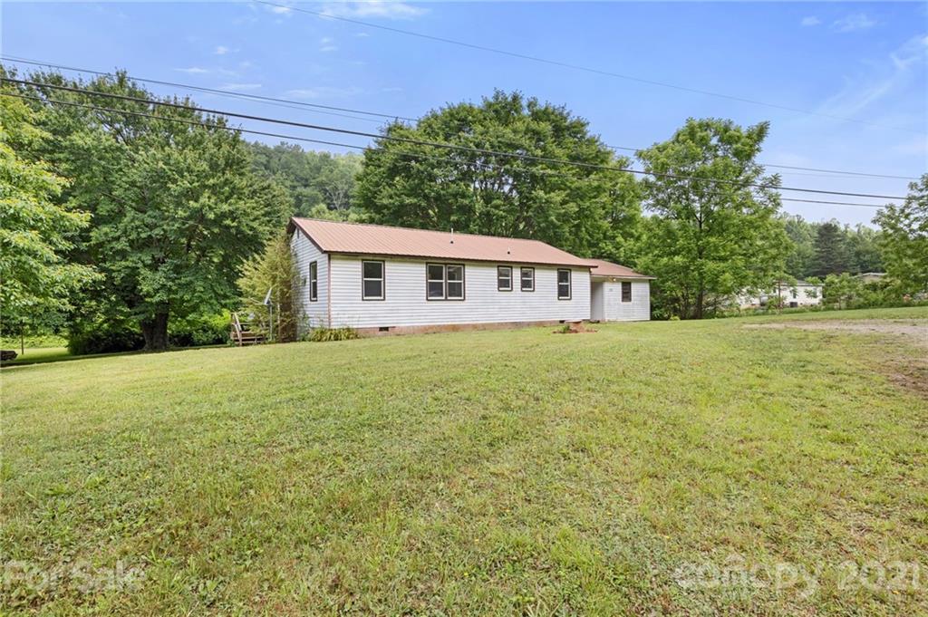 135 Peaceful Valley Ave., Sylva, NC 28779