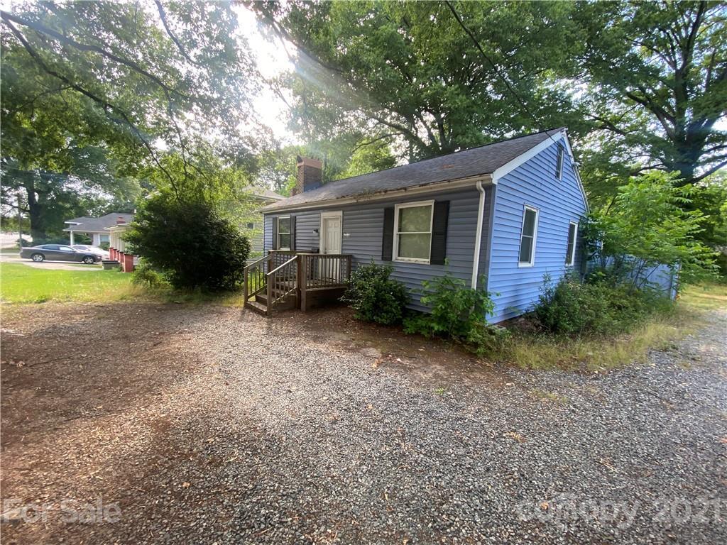 311 Hoskins Rd., Charlotte, NC 28216