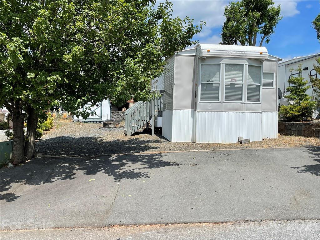 213 Badin View Dr., New London, NC 28127
