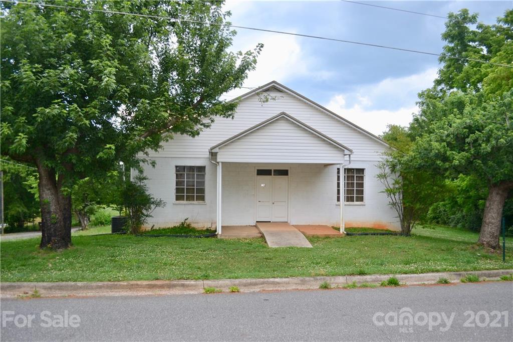 282 Glenn St., Ellenboro, NC 28040