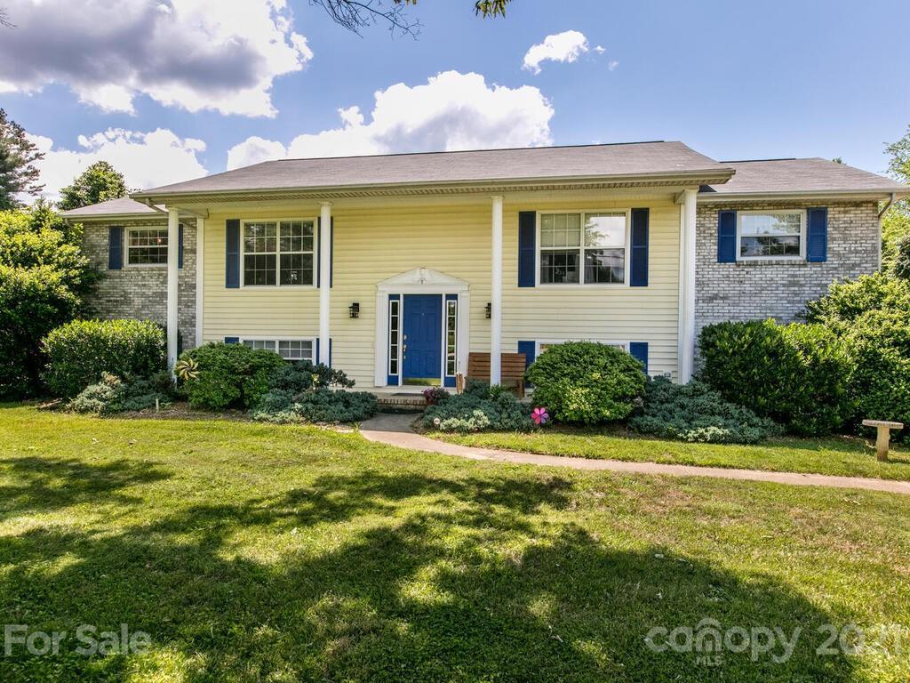 2 Fern Creek Ln., Asheville, NC 28804