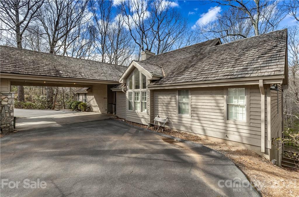 160 Club Colony Ln., Lake Toxaway, NC 28747