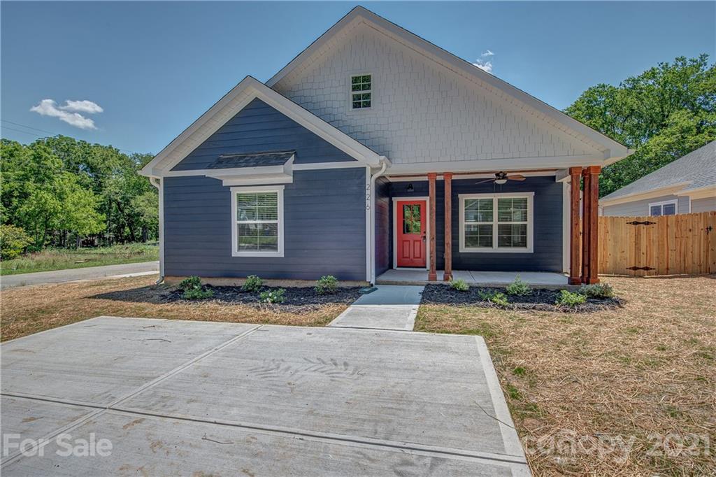 226 N Lee St., Mount Holly, NC 28120
