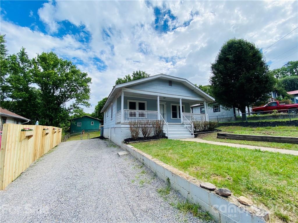 1 Cottage St., Woodfin, NC 28804