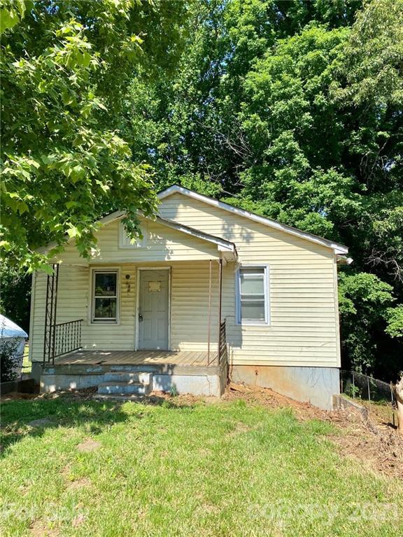 402 2nd Street Pl., Hickory, NC 28602