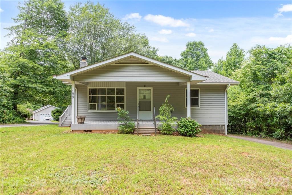 109 Reynolds School Rd., Asheville, NC 28803