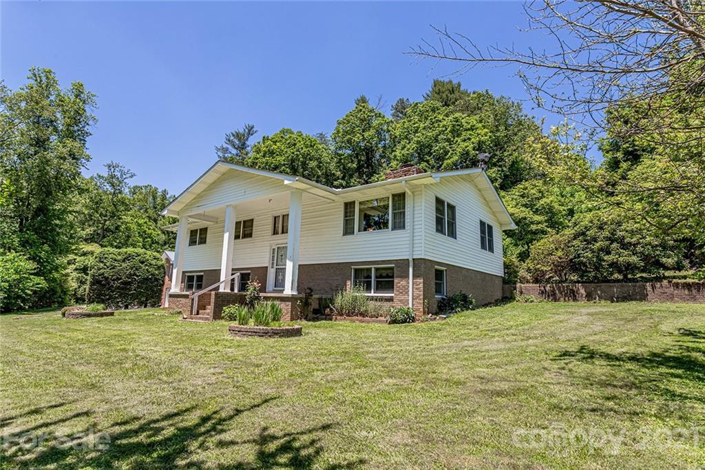 223 Frog Hollow Dr., Tuxedo, NC 28790