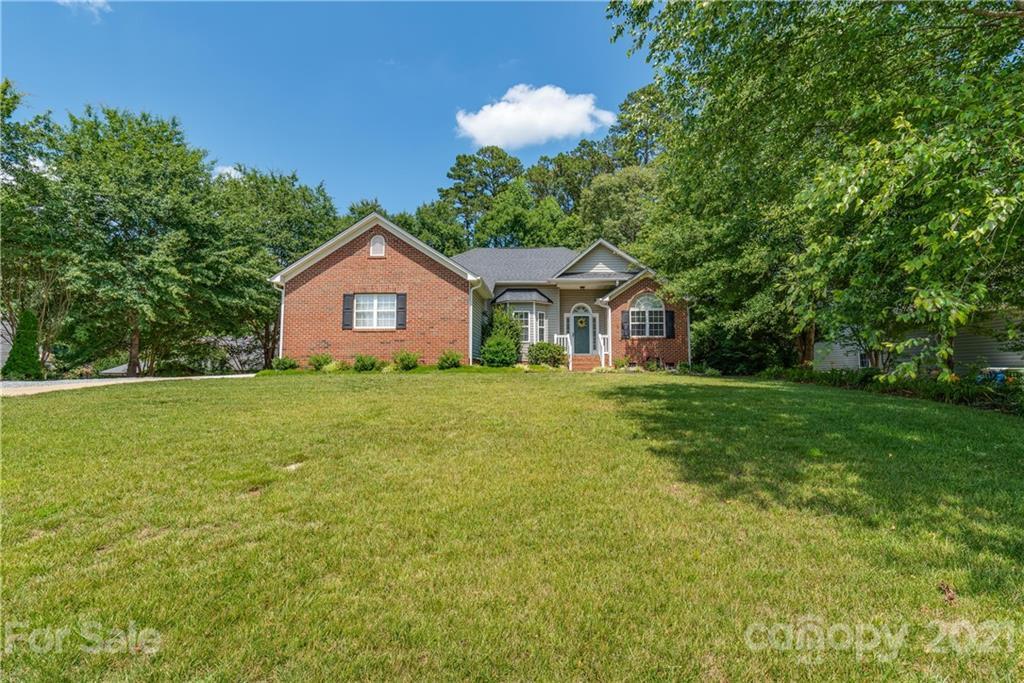 220 Silver Birch Ln., Mount Holly, NC 28120