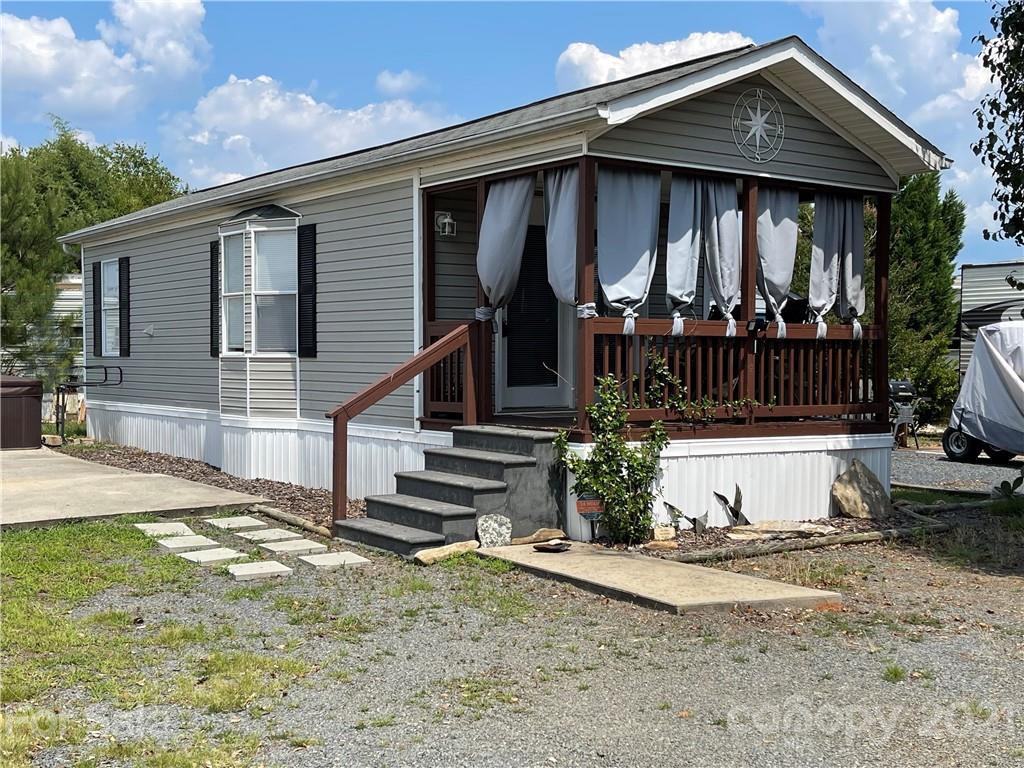 107 Gregory Dr., New London, NC 28127