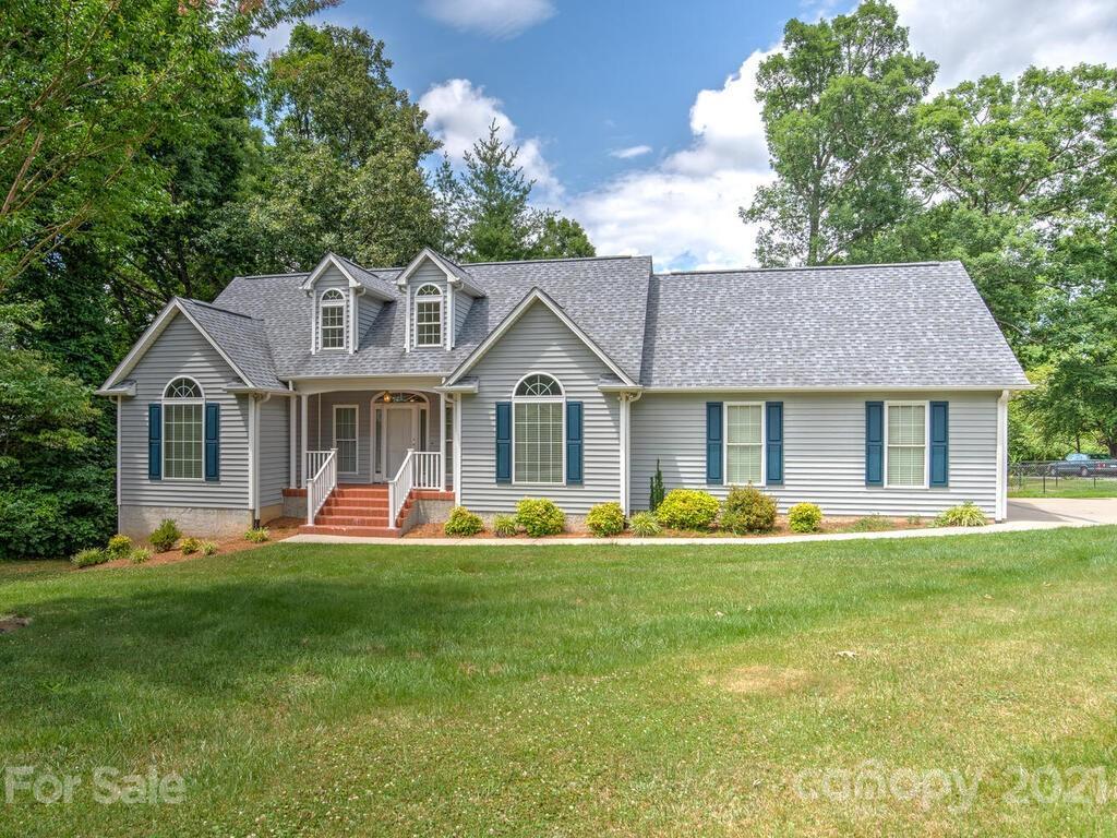106 Sherwood Dr., Weaverville, NC 28787