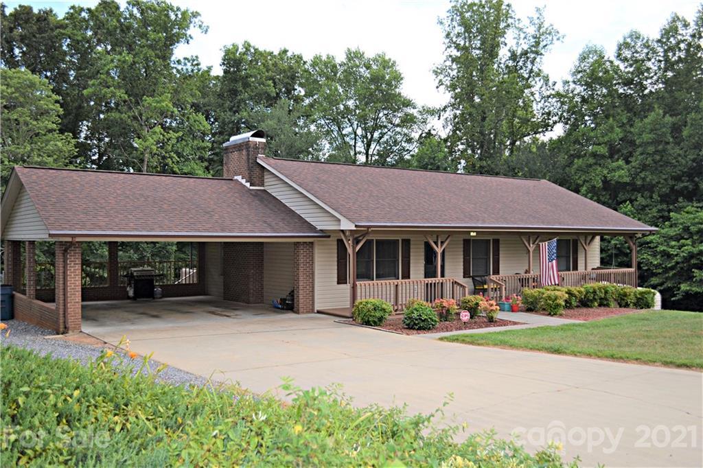 5681 Teakwood Rd., Hickory, NC 28602