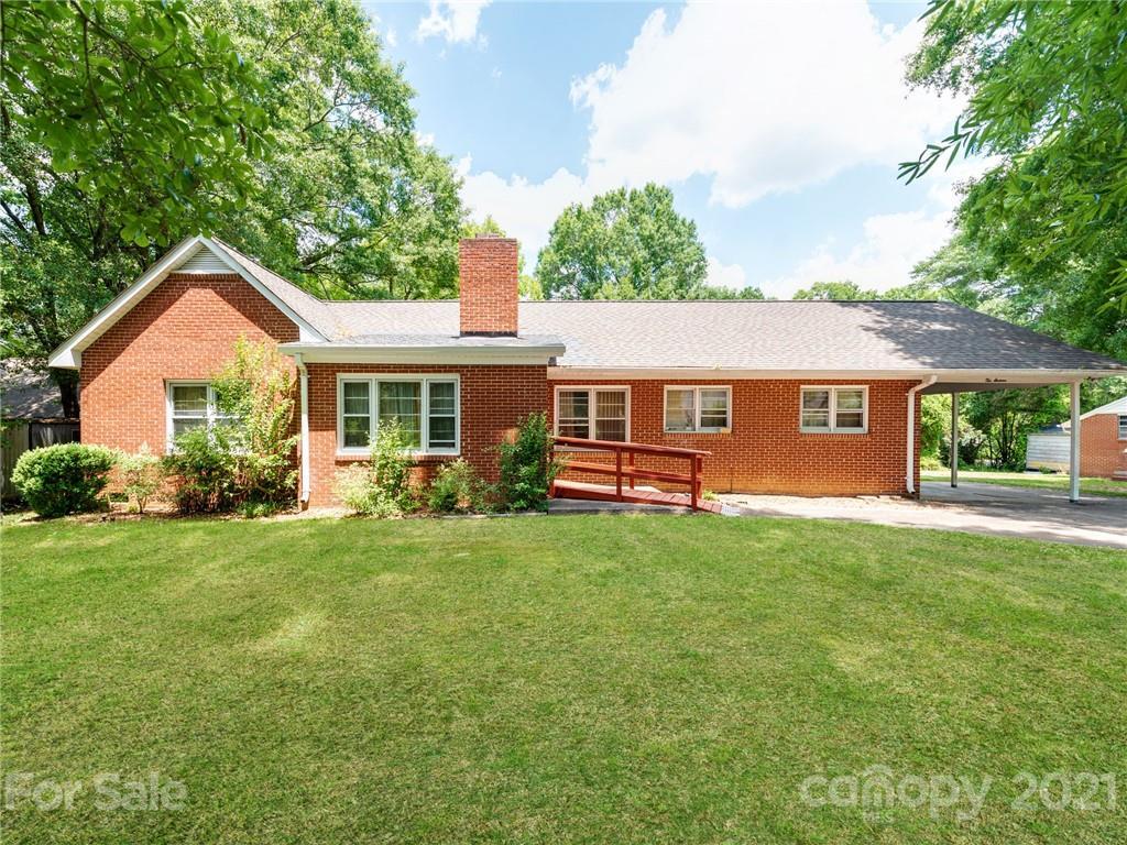 1016 Temple Ct., Gastonia, NC 28054