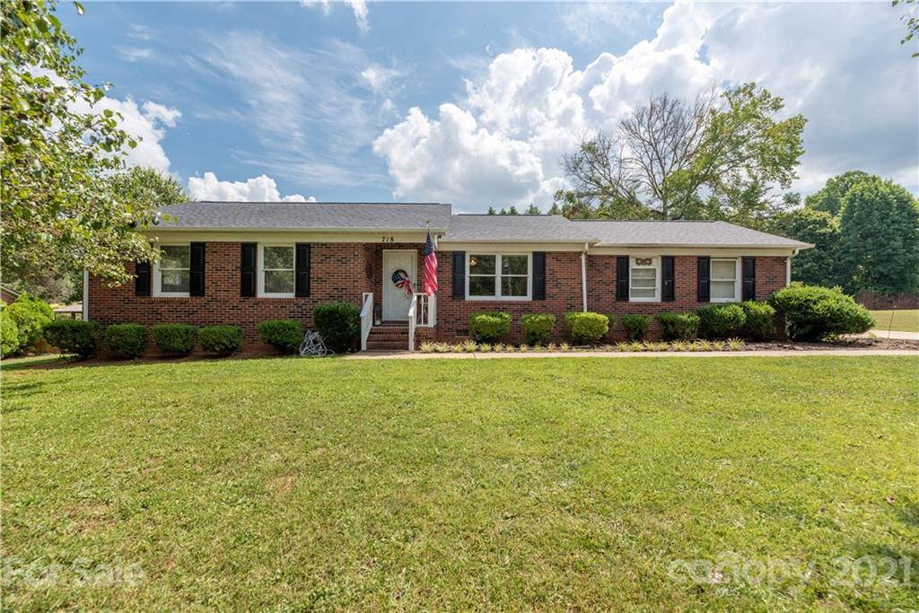 718 Main Gq St., Salisbury, NC 28146