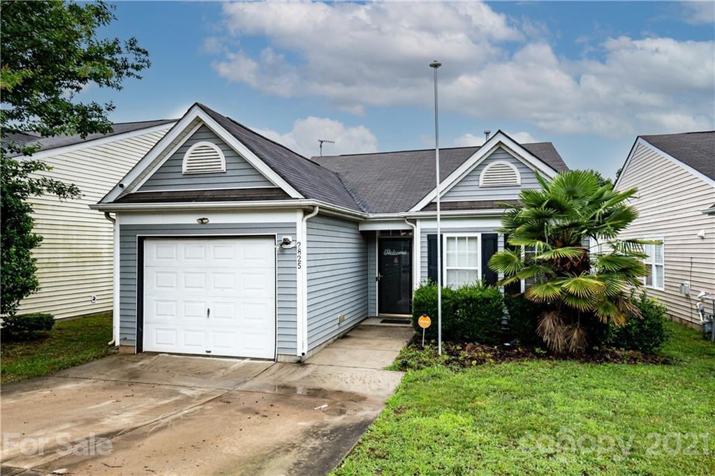 2825 Fountaingrass Ln., Charlotte, NC 28269