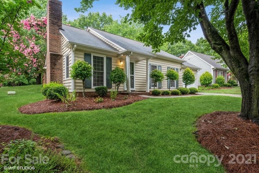 804 Farm Tree Ln., Charlotte, NC 28209