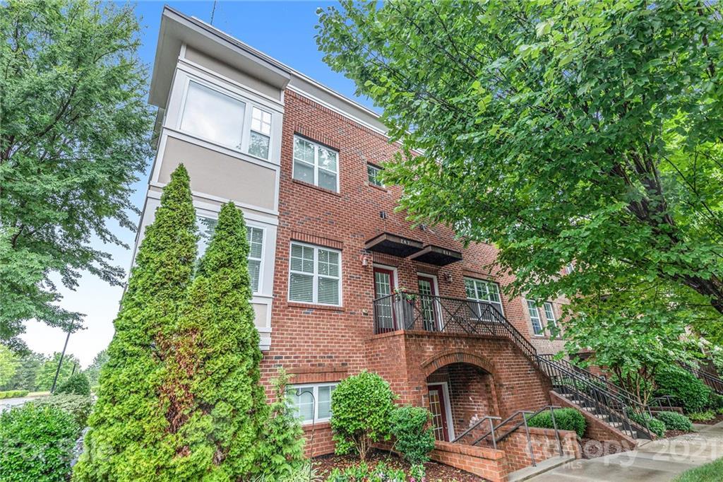 211 Harbour Place Dr., Davidson, NC 28036