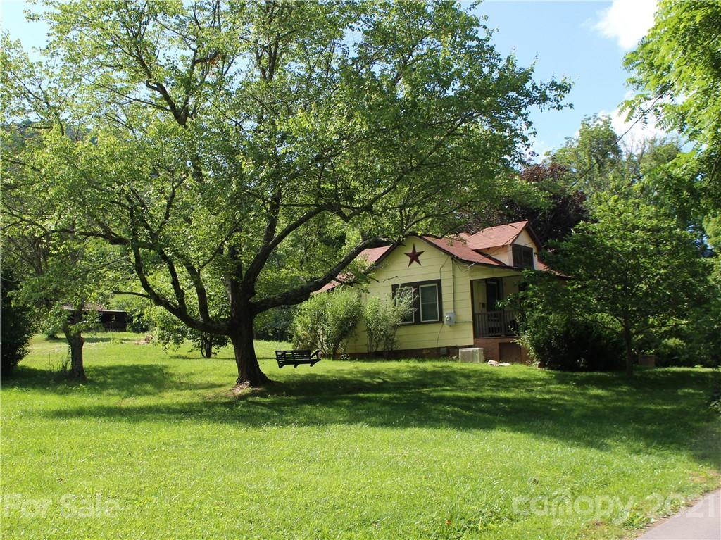 12 Woody Glen Rd., Asheville, NC 28805