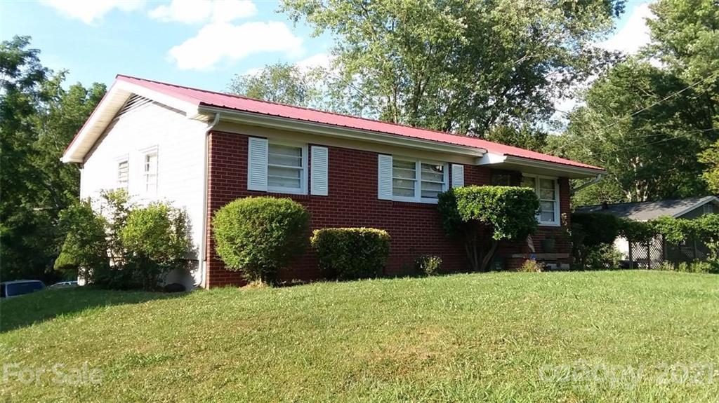 3 Indiana Ave., Asheville, NC 28806