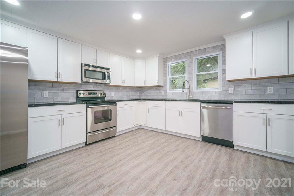 1005 E Park Ave., Gastonia, NC 28054