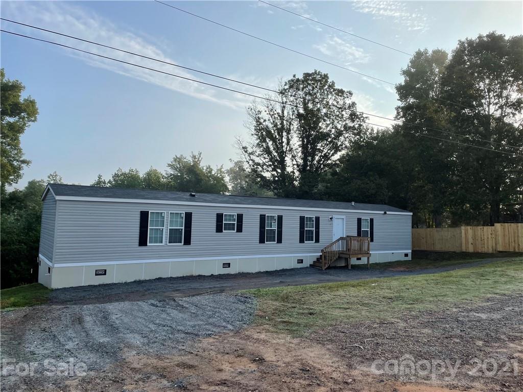 8275 Rock Ln., Hickory, NC 28602