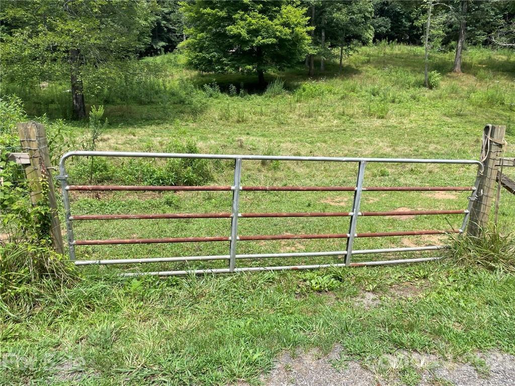 142 Gillespie Dr., Leicester, NC 28748