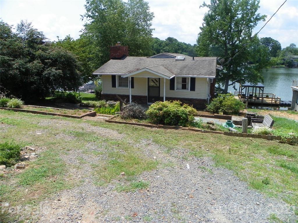 588 Pinehaven Dr., New London, NC 28127
