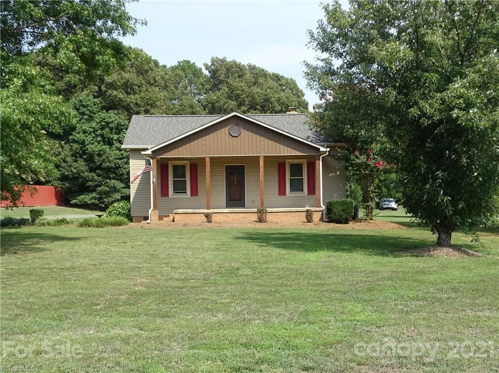 6420 Roanoke Dr., Kannapolis, NC 28081